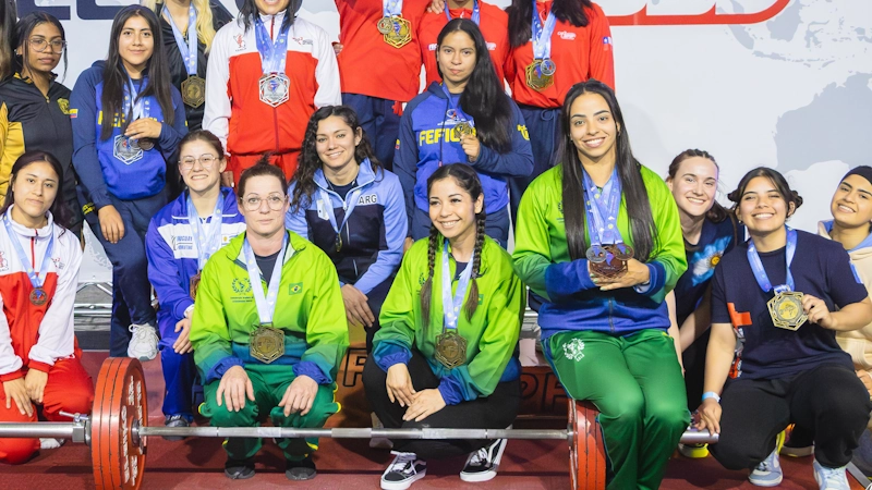 Atletas da categoria feminina do Campeonato Sul-Americano de Powerlifting