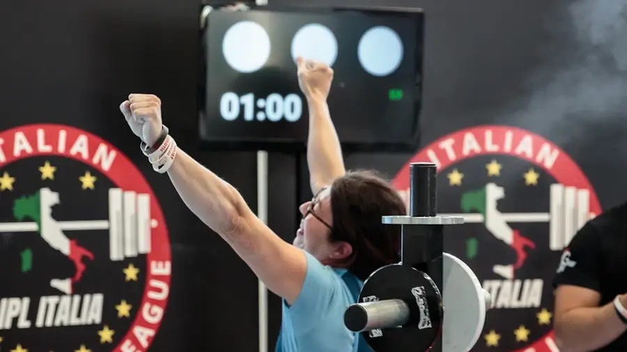 EasyLifter referee lights system at a powerlifting meet in Italy